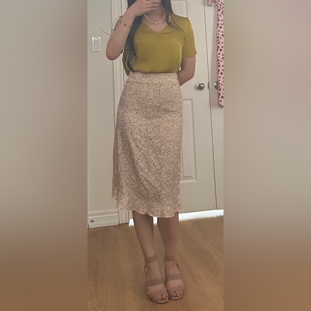 Brand new multiple ways to wear: Beige Floral Pencil Skirt